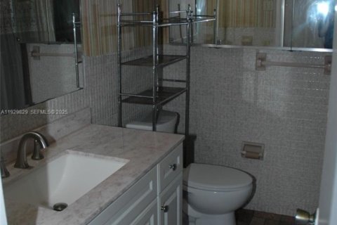 Condominio en venta en Hollywood, Florida, 2 dormitorios, 81.75 m2 № 1989234 - foto 17