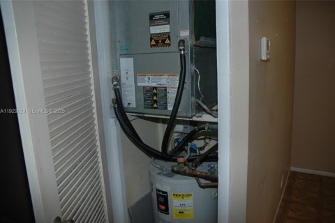 Condominio en venta en Hollywood, Florida, 2 dormitorios, 81.75 m2 № 1989234 - foto 14