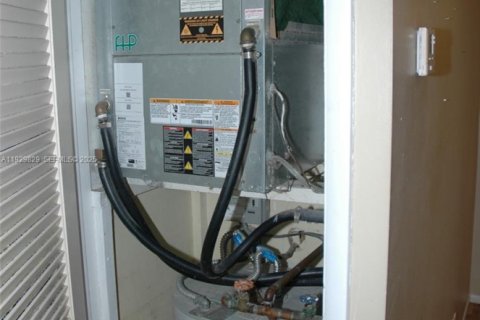 Condominio en venta en Hollywood, Florida, 2 dormitorios, 81.75 m2 № 1989234 - foto 15