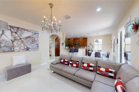 Casa en venta en Doral, Florida, 4 dormitorios, 246.19 m2 № 2248264 - foto 16