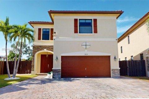 Casa en Doral, Florida 4 dormitorios, 246.19 m2 № 2248264