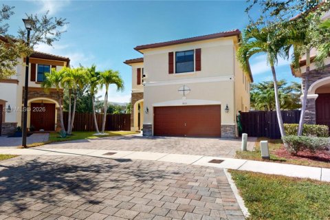 Casa en venta en Doral, Florida, 4 dormitorios, 246.19 m2 № 2248264 - foto 3