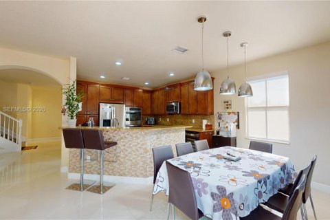Casa en venta en Doral, Florida, 4 dormitorios, 246.19 m2 № 2248264 - foto 14