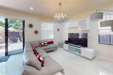 Casa en venta en Doral, Florida, 4 dormitorios, 246.19 m2 № 2248264 - foto 17