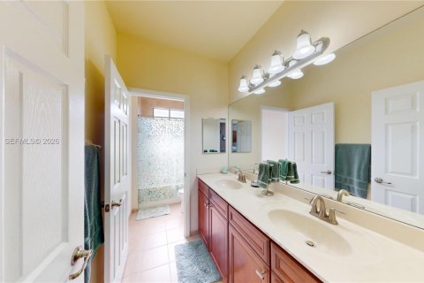 Casa en venta en Doral, Florida, 4 dormitorios, 246.19 m2 № 2248264 - foto 29