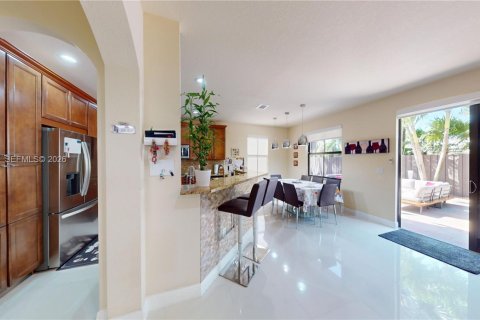 Casa en venta en Doral, Florida, 4 dormitorios, 246.19 m2 № 2248264 - foto 13