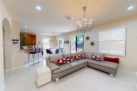 Casa en venta en Doral, Florida, 4 dormitorios, 246.19 m2 № 2248264 - foto 15