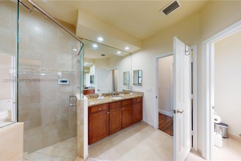 Casa en venta en Doral, Florida, 4 dormitorios, 246.19 m2 № 2248264 - foto 24