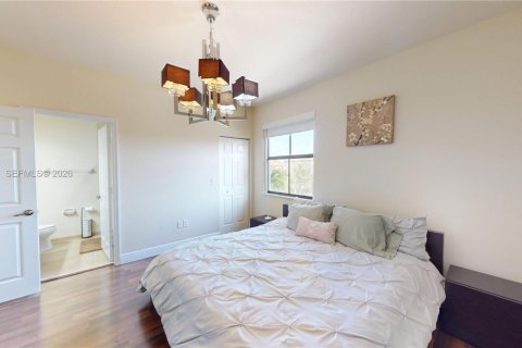 Casa en venta en Doral, Florida, 4 dormitorios, 246.19 m2 № 2248264 - foto 30