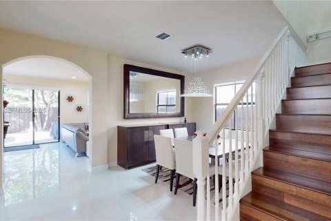 Casa en venta en Doral, Florida, 4 dormitorios, 246.19 m2 № 2248264 - foto 9