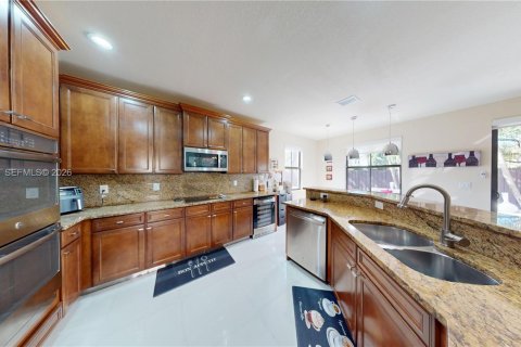 Casa en venta en Doral, Florida, 4 dormitorios, 246.19 m2 № 2248264 - foto 11