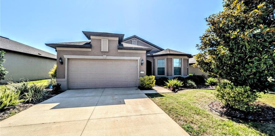 House in DEL WEBB STONE CREEK in Ocala, Florida 2 bedrooms, 177.54 sq.m. № 1689652