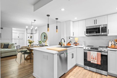 Condominio en venta en Miami, Florida, 2 dormitorios, 111.48 m2 № 1992079 - foto 11