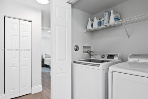 House in Coral Springs, Florida 3 bedrooms, 163.51 sq.m. № 1970261 - photo 21