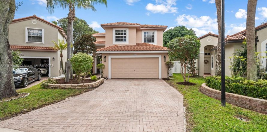House in Coral Springs, Florida 3 bedrooms, 163.51 sq.m. № 1970261