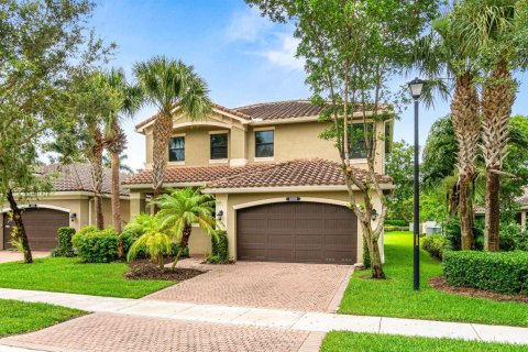 House in Delray Beach, Florida 4 bedrooms, 214.14 sq.m. № 2077430 - photo 2
