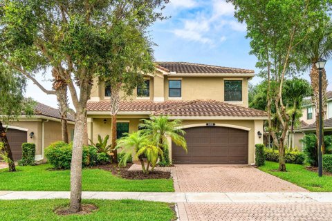 House in Delray Beach, Florida 4 bedrooms, 214.14 sq.m. № 2077430