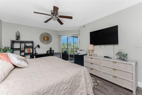 Condo in Englewood, Florida, 2 bedrooms  № 1716786 - photo 17