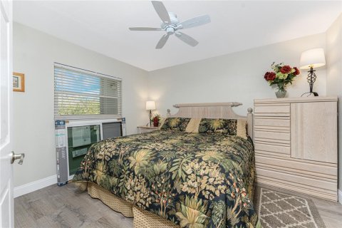 Condo in Englewood, Florida, 2 bedrooms  № 1716786 - photo 21