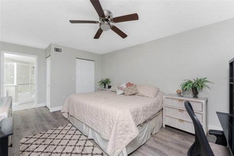 Condo in Englewood, Florida, 2 bedrooms  № 1716786 - photo 18