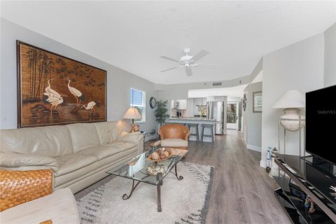 Condo in Englewood, Florida, 2 bedrooms  № 1716786 - photo 14