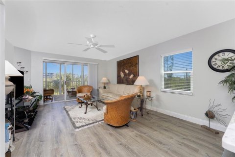 Condo in Englewood, Florida, 2 bedrooms  № 1716786 - photo 13