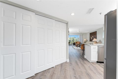 Condo in Englewood, Florida, 2 bedrooms  № 1716786 - photo 26