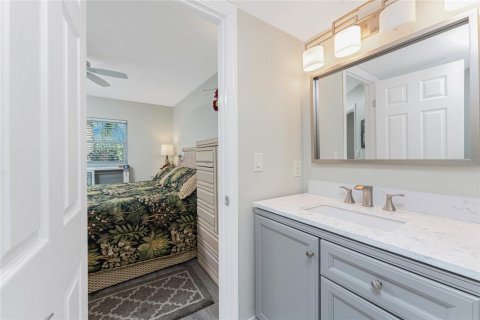Condo in Englewood, Florida, 2 bedrooms  № 1716786 - photo 25