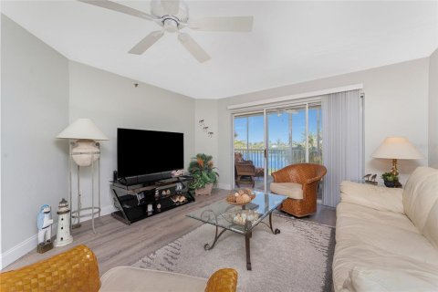 Condo in Englewood, Florida, 2 bedrooms  № 1716786 - photo 7