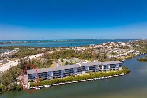 Condo in Englewood, Florida, 2 bedrooms  № 1716786 - photo 1