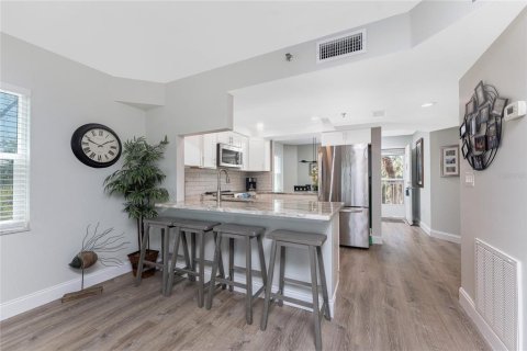 Condo in Englewood, Florida, 2 bedrooms  № 1716786 - photo 12