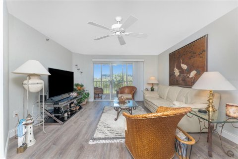 Condo in Englewood, Florida, 2 bedrooms  № 1716786 - photo 8