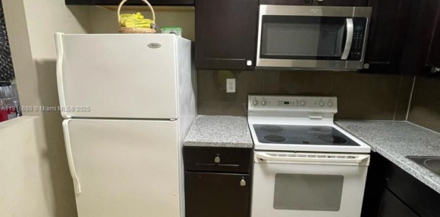 Кондоминиум с 2 спальнями в Хайалиа, Флорида № 1973690