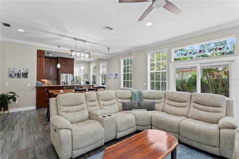 Casa en venta en Tampa, Florida, 4 dormitorios, 239.32 m2 № 2235626 - foto 8
