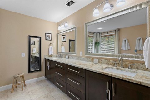 Casa en venta en Tampa, Florida, 4 dormitorios, 239.32 m2 № 2235626 - foto 27