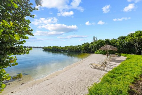 Condo in Hypoluxo, Florida, 3 bedrooms  № 2401308 - photo 23