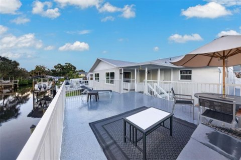 House in Bradenton, Florida 3 bedrooms, 222.5 sq.m. № 2391591 - photo 15