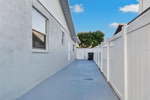 House in Bradenton, Florida 3 bedrooms, 222.5 sq.m. № 2391591 - photo 13