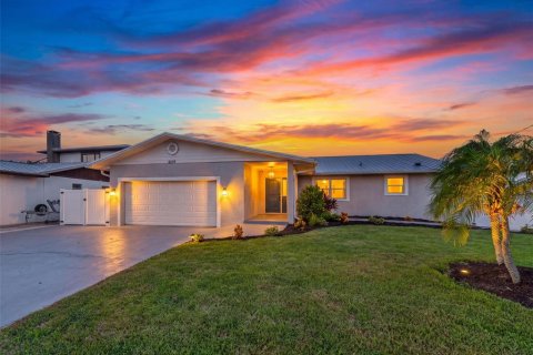 House in Bradenton, Florida 3 bedrooms, 222.5 sq.m. № 2391591 - photo 3