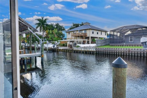House in Bradenton, Florida 3 bedrooms, 222.5 sq.m. № 2391591 - photo 6