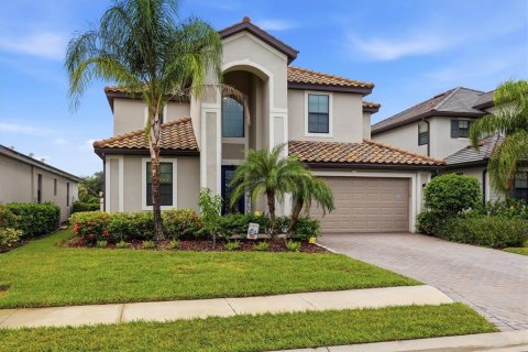 House in Bradenton, Florida 5 bedrooms, 302.58 sq.m. № 2368728