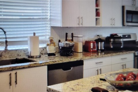 Снять в аренду виллу или дом в Хайалиа, Флорида 2 спальни, 135.64м2, № 2046205 - фото 3