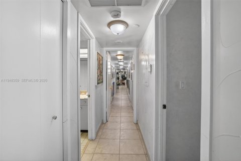 Condominio en venta en Aventura, Florida, 2 dormitorios, 154.87 m2 № 2243939 - foto 23