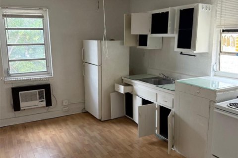 Снять в аренду квартиру в Дания-Бич, Флорида 1 спальня, 745.26м2, № 1932232 - фото 3