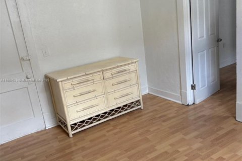 Снять в аренду квартиру в Дания-Бич, Флорида 1 спальня, 745.26м2, № 1932232 - фото 5