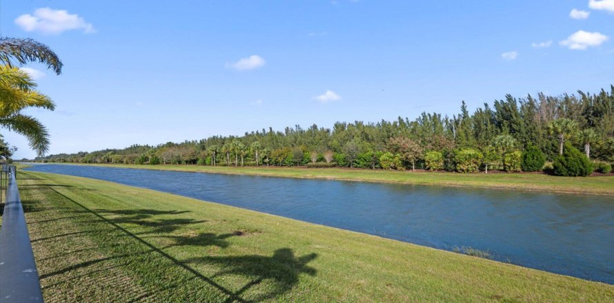 Casa en Westlake, Florida 6 dormitorios, 309.36 m2 № 956797