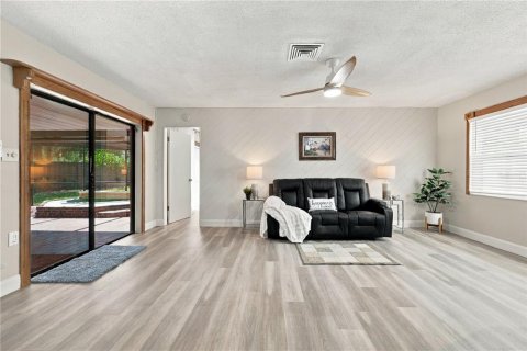 House in Safety Harbor, Florida 3 bedrooms, 177.91 sq.m. № 2430513 - photo 21