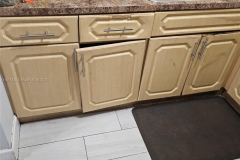 Villa ou maison à vendre à Miami Gardens, Floride: 3 chambres, 102.56 m2 № 1968082 - photo 6