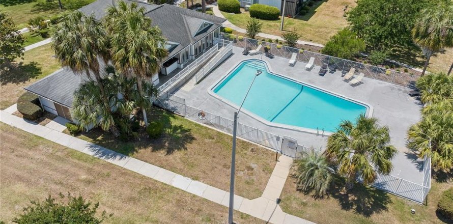 Condominio en Gainesville, Florida, 3 dormitorios № 1858208