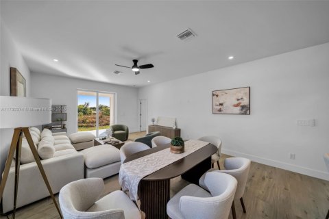 Casa en venta en Lehigh Acres, Florida, 3 dormitorios, 123.1 m2 № 1699614 - foto 10
